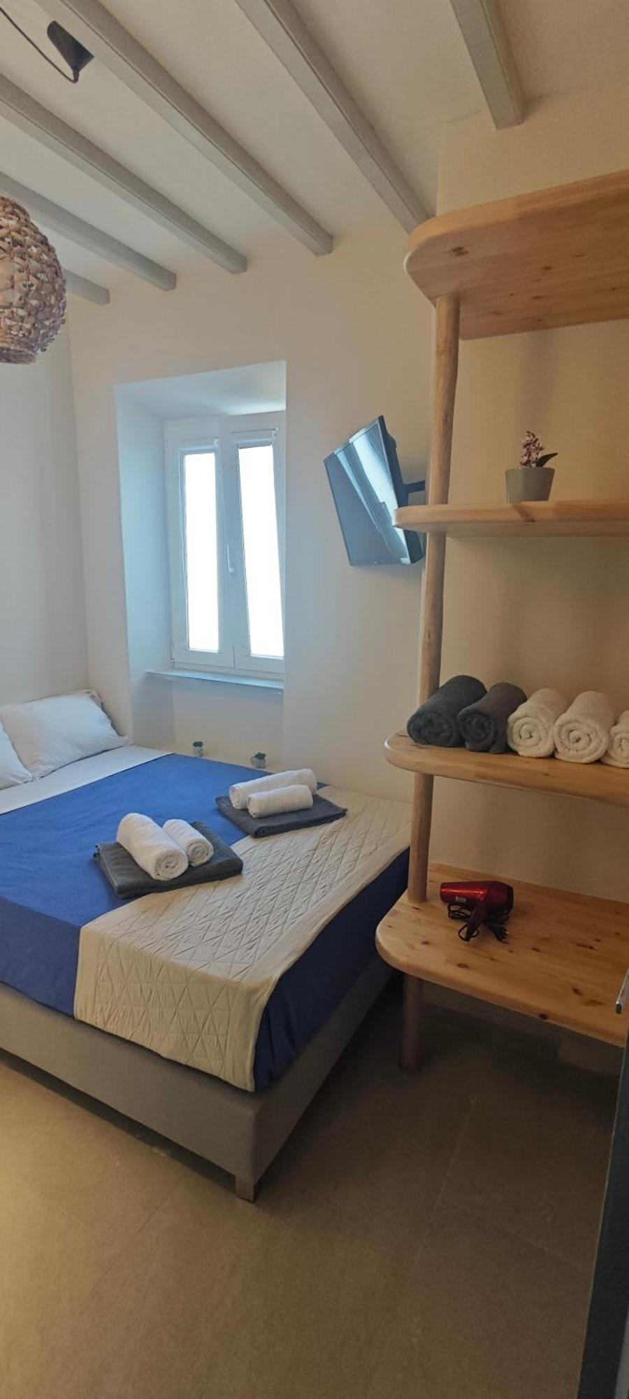 Empyreal Blue Chora Apartment *